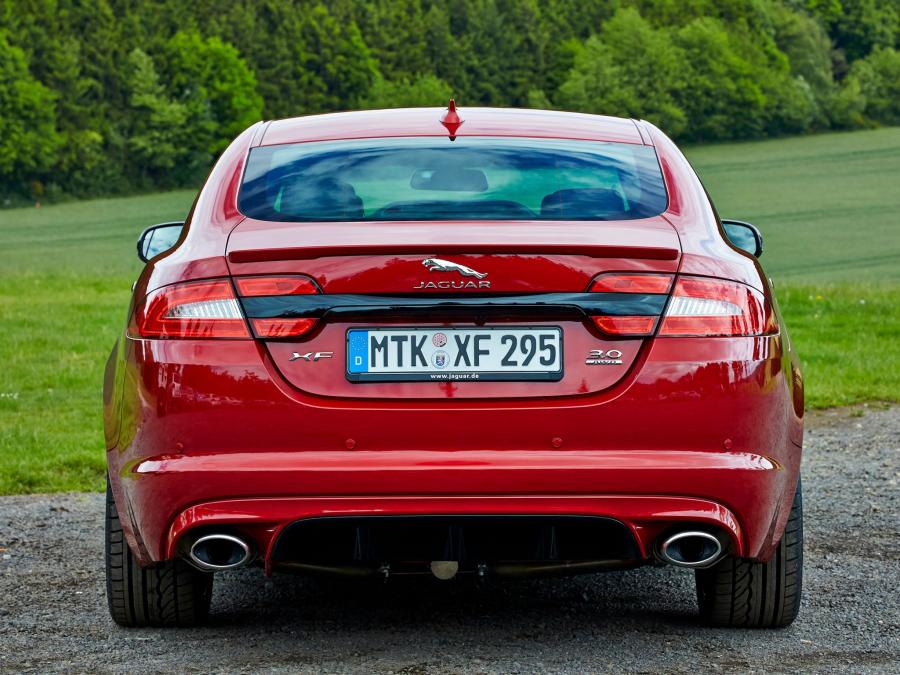  Jaguar XF R-Sport 2015 года  (фото 4 из 22)